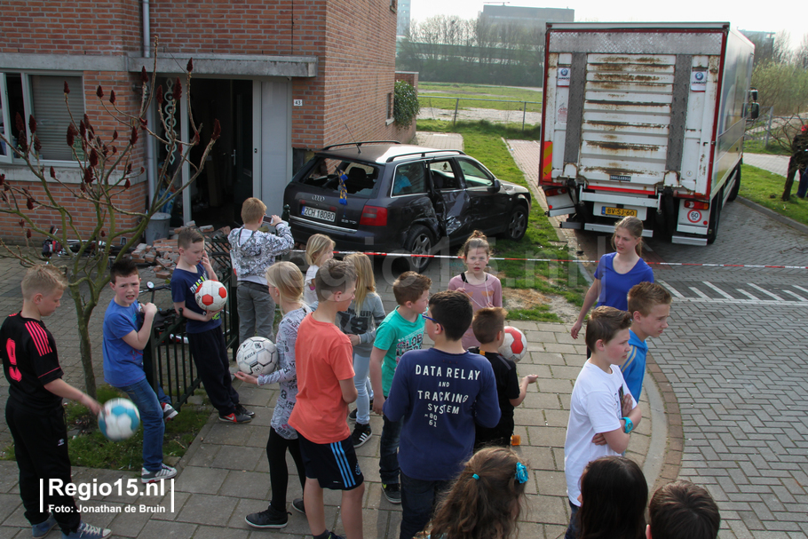 w-Auto tegen huis Delfgauw-5